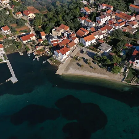 Gašpe - Garden Terrace